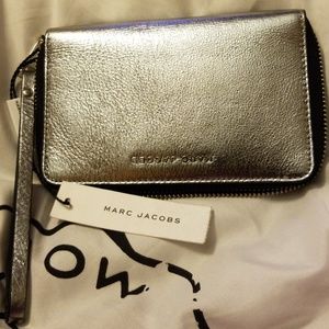 Marc Jacobs Wingman Zip Phone Wristlet